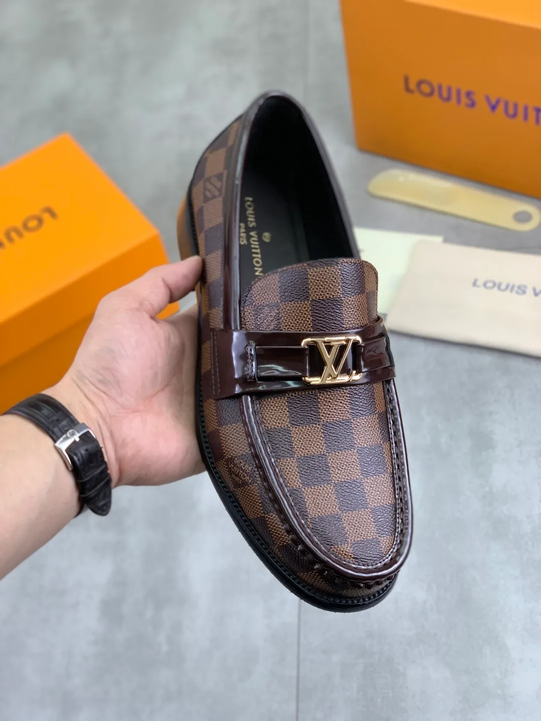 Men's men's shoes 💰P520 New style 💶[LOUIS VUITTON] Water-dyed Niuli Original order New style 🍀LV Louis Vuitton *——Top version of LV classic leather shoes! Made of imported original calfskin, original leather side strips and wear-resistant high-end rubber outsole! High quality products! Color: Black optional Size: 39-44 (45 customized)